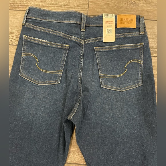 Signature Levi Strauss High-Rise Straight - Picture 9 of 9